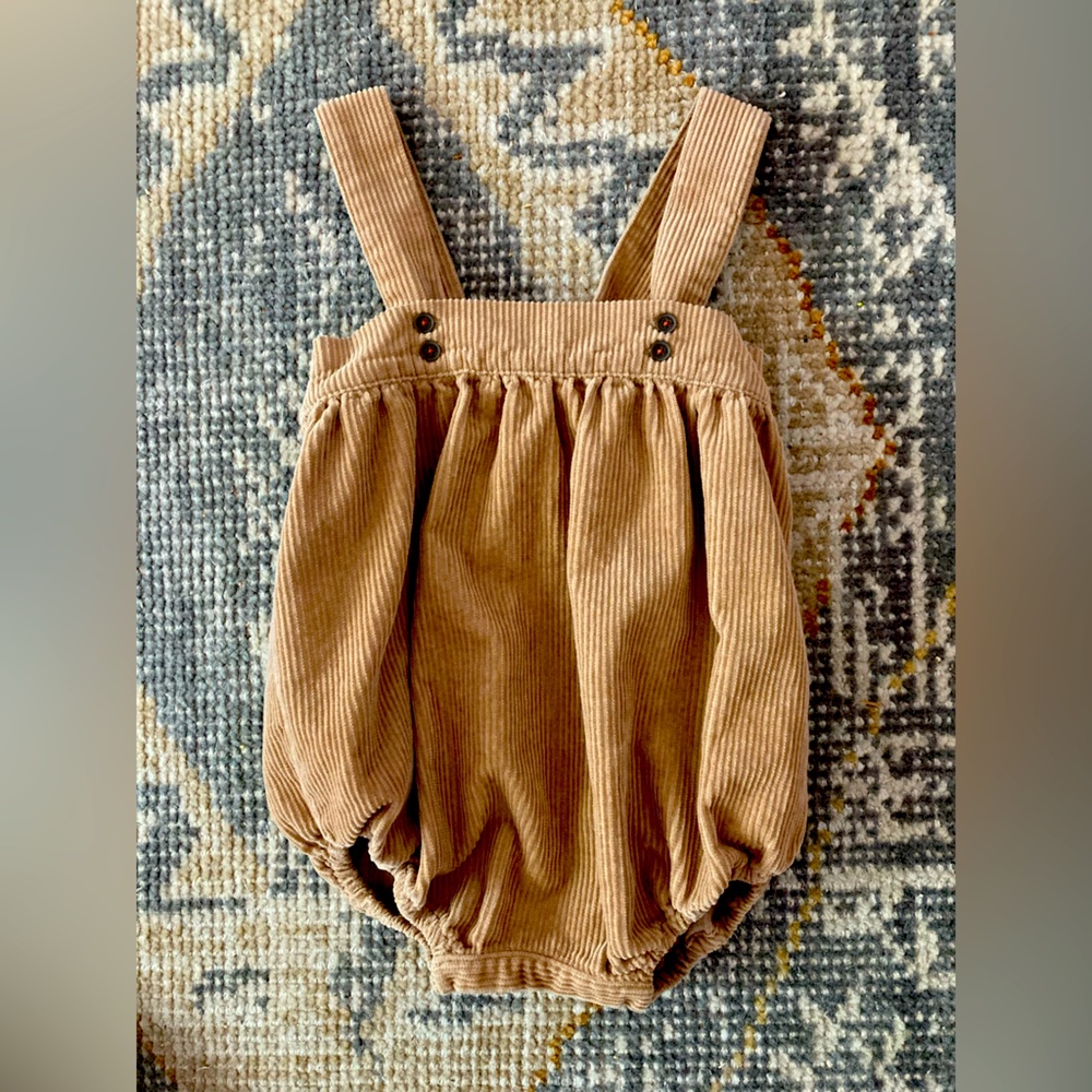 Happyology 100% cotton corduroy bubble jumper size 9-12 months.